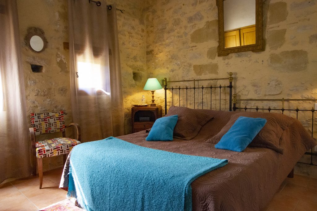 chambre d'hôte à la réole avec douche, couchage spacieux et grand confort